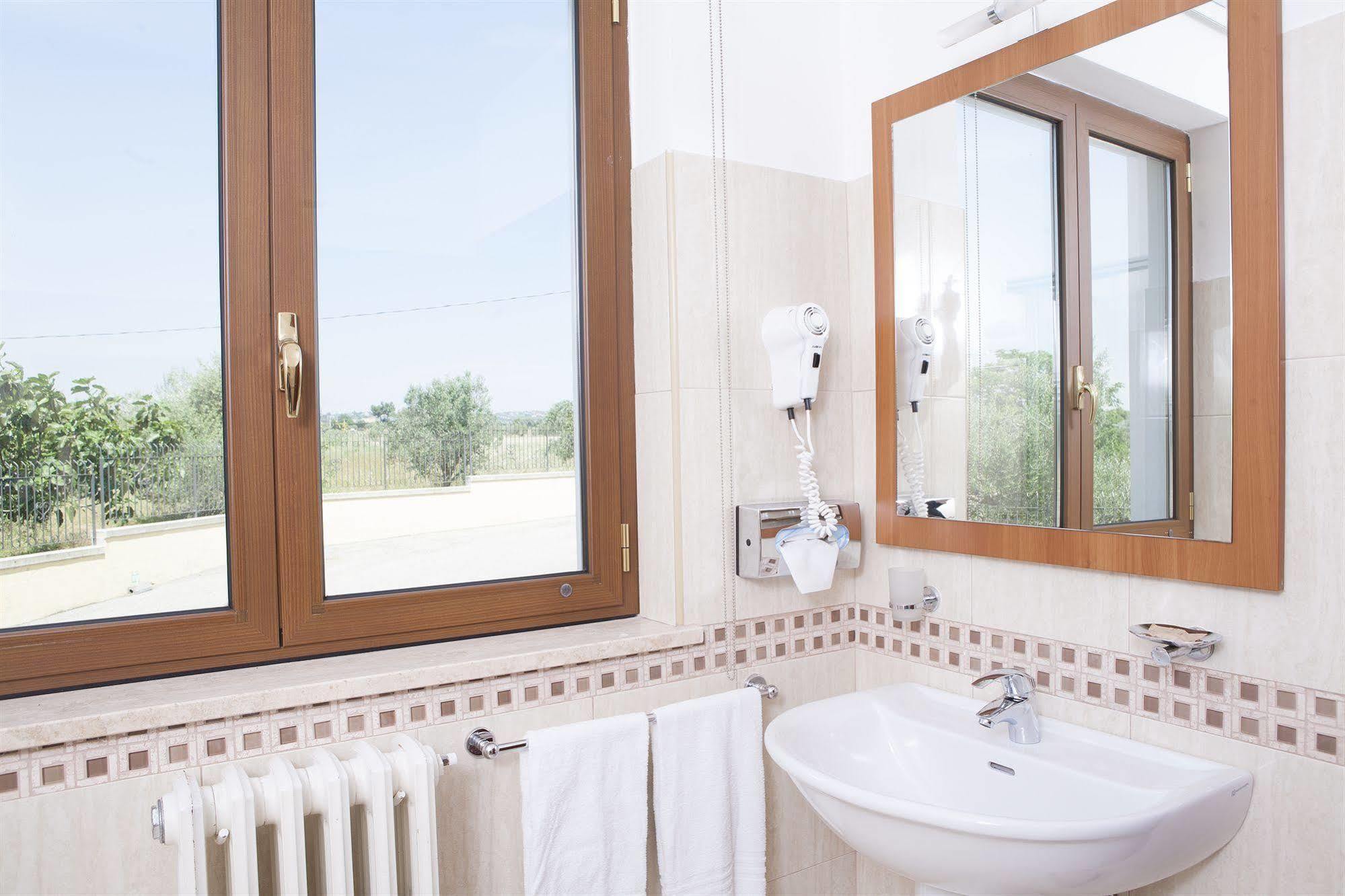 Hotel Villa Fiorita Giulianova Dış mekan fotoğraf