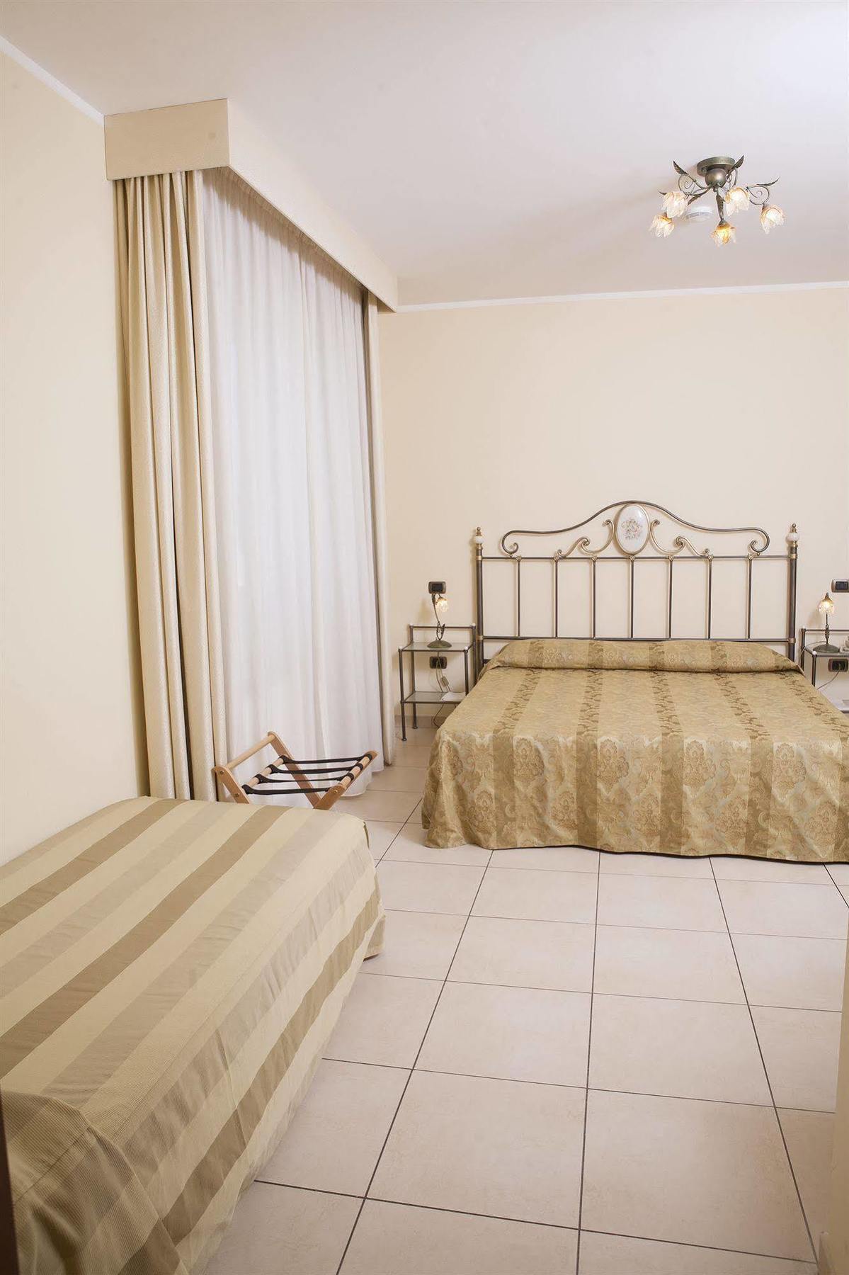Hotel Villa Fiorita Giulianova Dış mekan fotoğraf