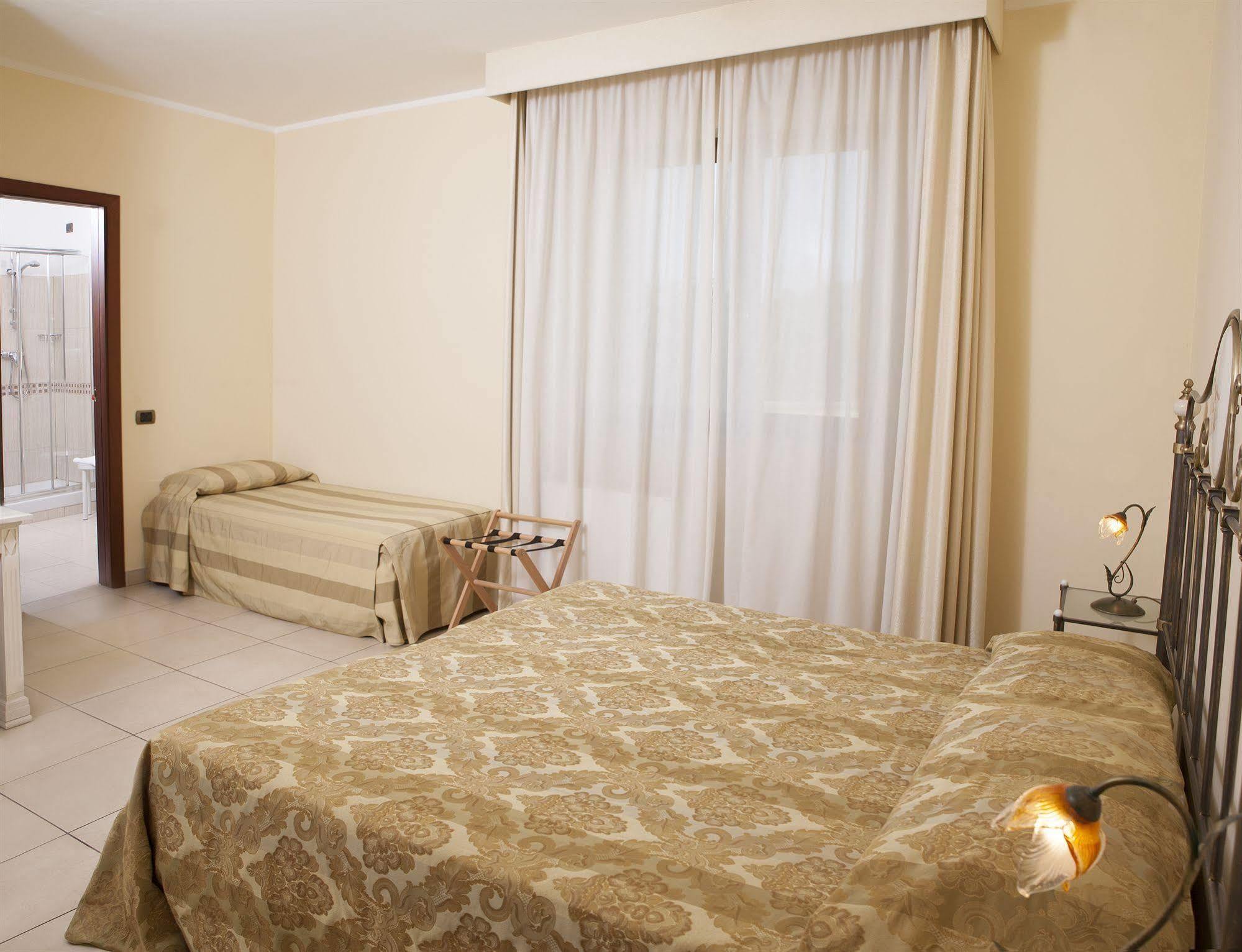 Hotel Villa Fiorita Giulianova Dış mekan fotoğraf